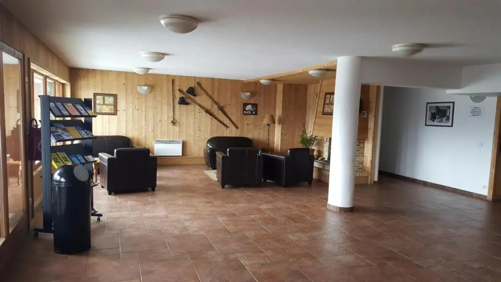 Skis Aux Pieds Station 1800 Dame Blanche