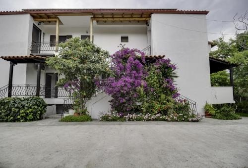 Yiannis Rania Apartments