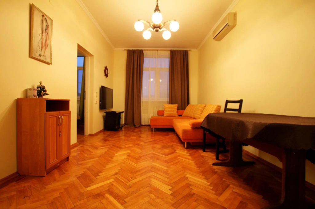 Tverskaya Street (Тверская Стрит) на улице Тверская 8 корпус 2