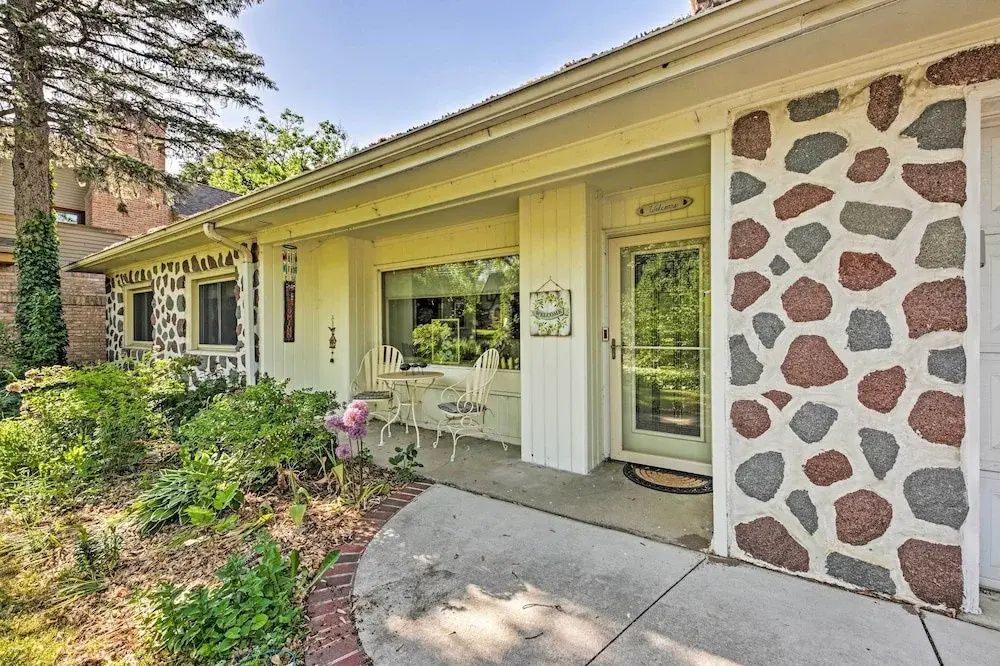 Riverfront Retreat ~ 4 Mi to Downtown Milwaukee!