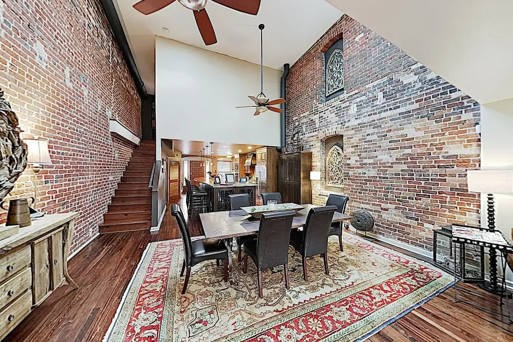 Remodeled All-suite Downtown Loft W/ Balcony 2 Bedroom Condo