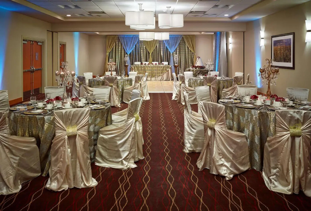 DoubleTree by Hilton West Edmonton