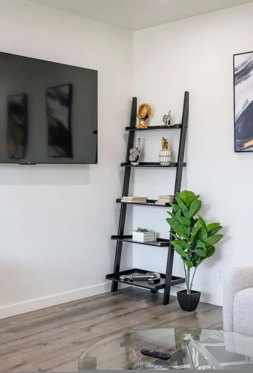Foothills Oasis w Private Balcony Free Parking 3