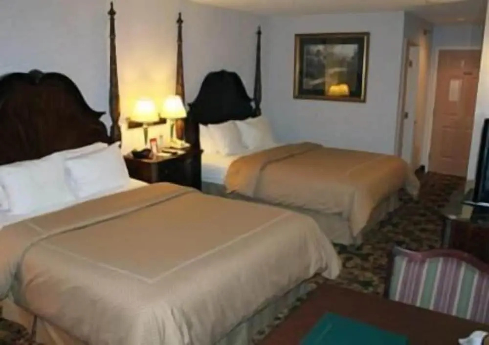 Crown Choice Inn & Suites Lakeview and Waterpark