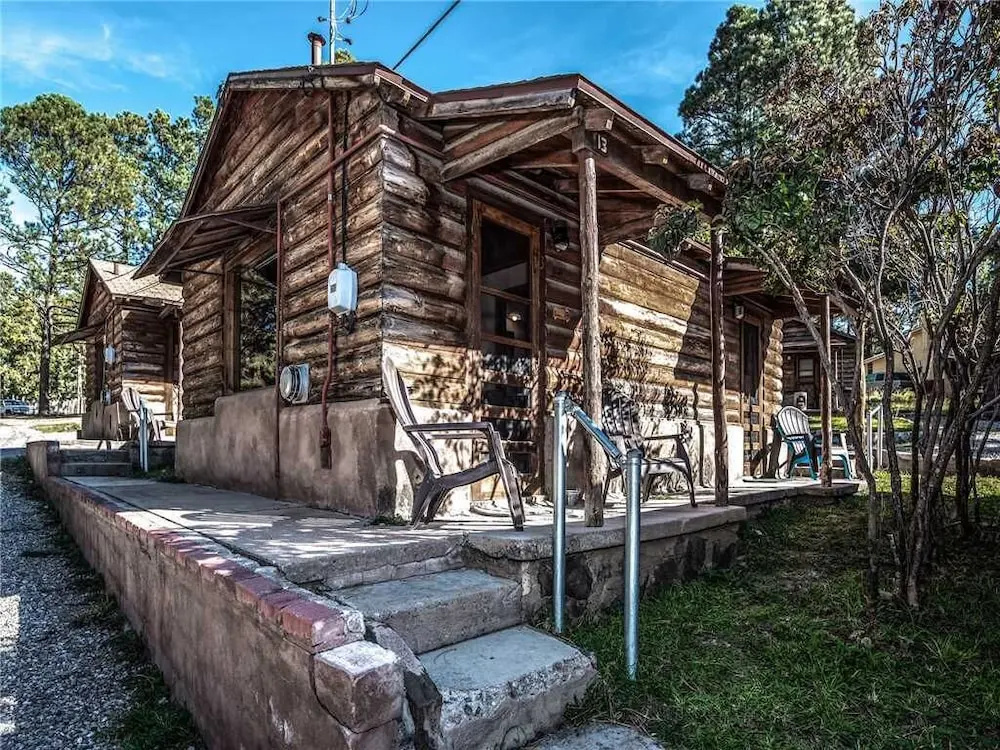 Apache Village Cabinette 13, Queen Bed, Midtown, Sleeps 2