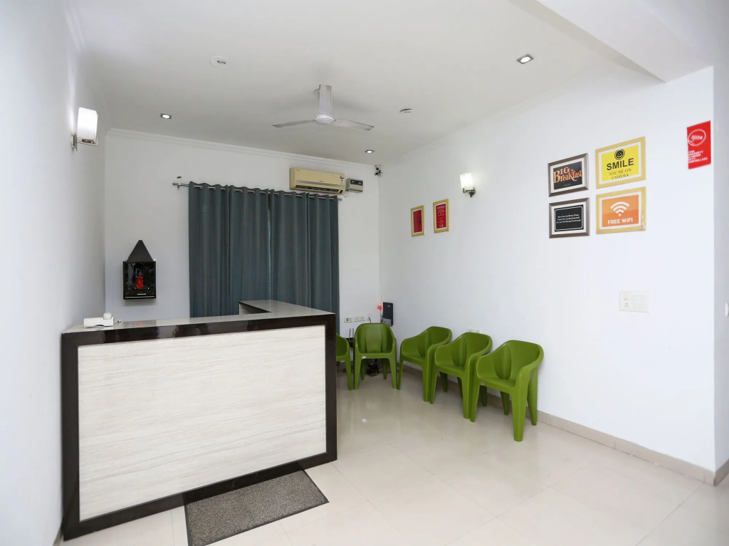 OYO 16449 Signature Stay's