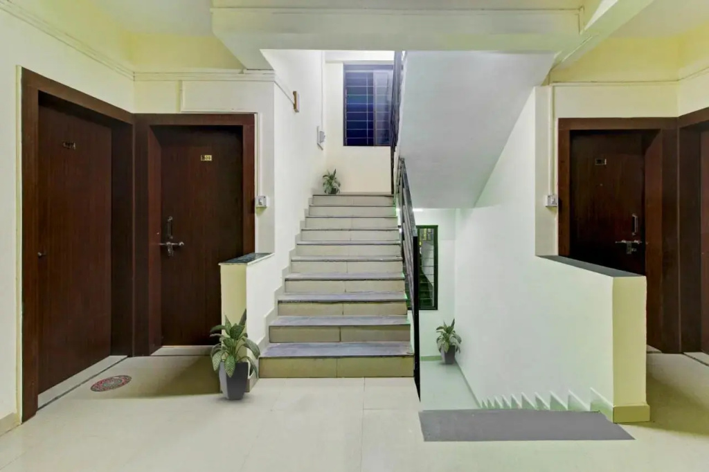 OYO Flagship 80642 Sai Executive Lodging