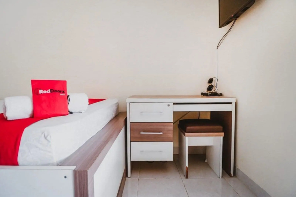 RedDoorz Plus near Semanggi