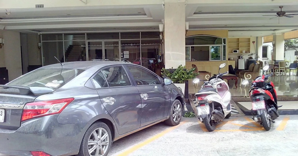 LK Pearl Place