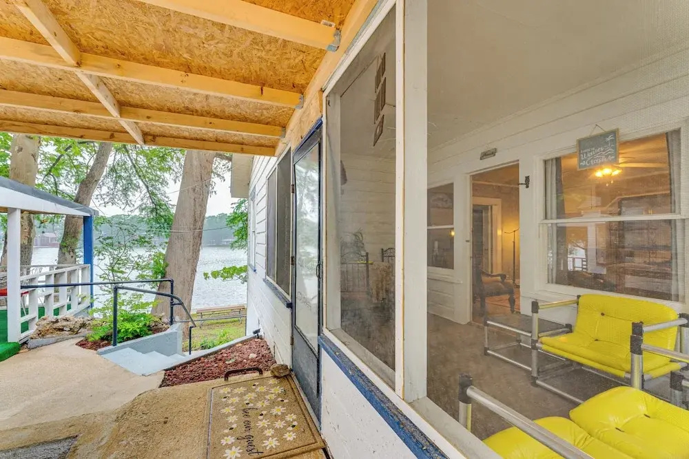 Lakefront Cottage in Clear Springs w/ Deck & Patio