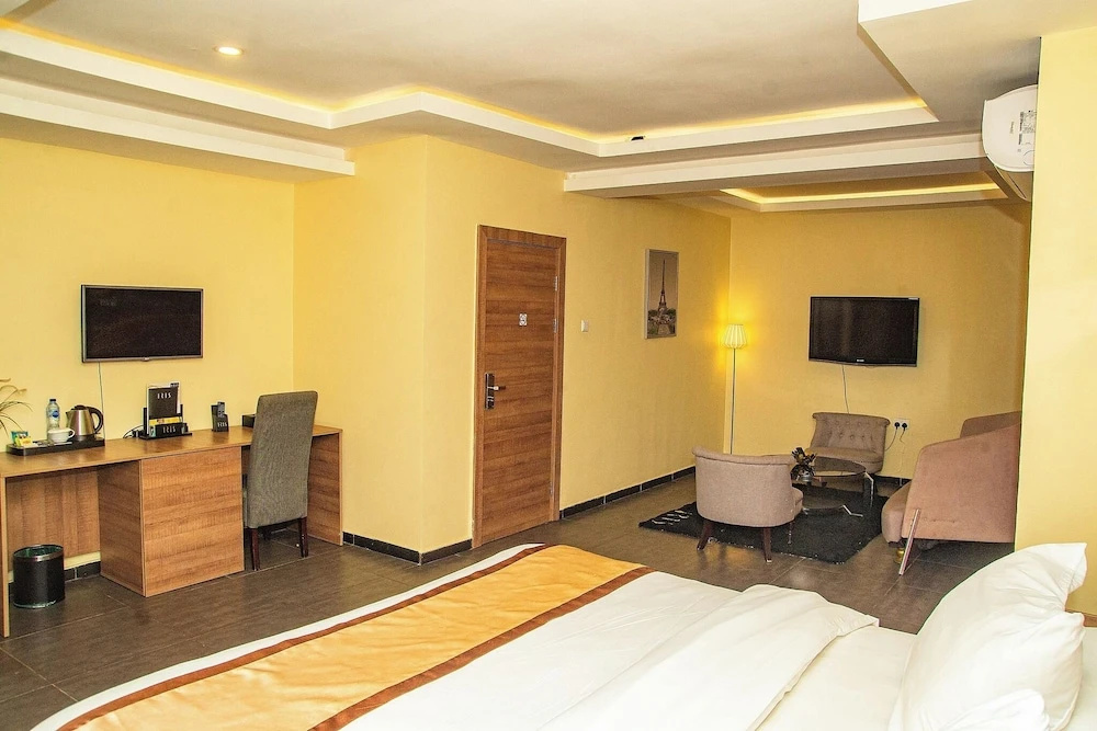 Iris Hotel