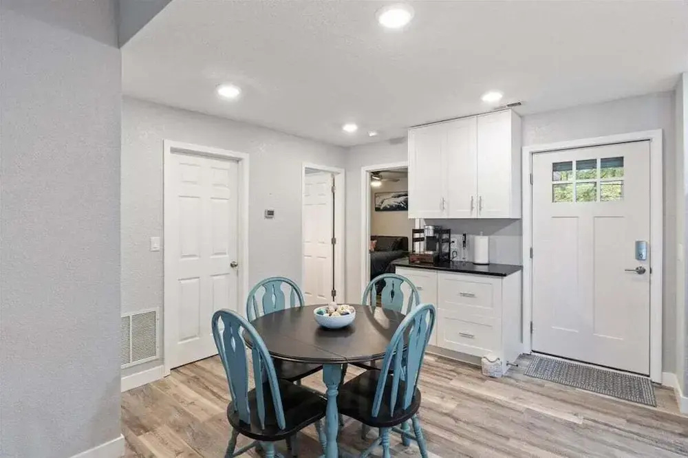 Penthouse Level Condo w/ Lake & Pool Views, Tennis & Pickleball