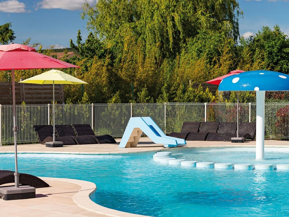 Spacious Holiday Home With Dishwasher and AC, in the Luberon