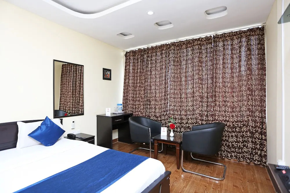 OYO 3393 Midway Inn