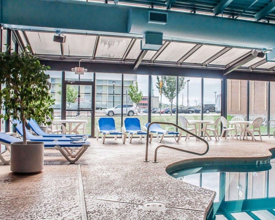 Quality Hotel & Suites At The Falls