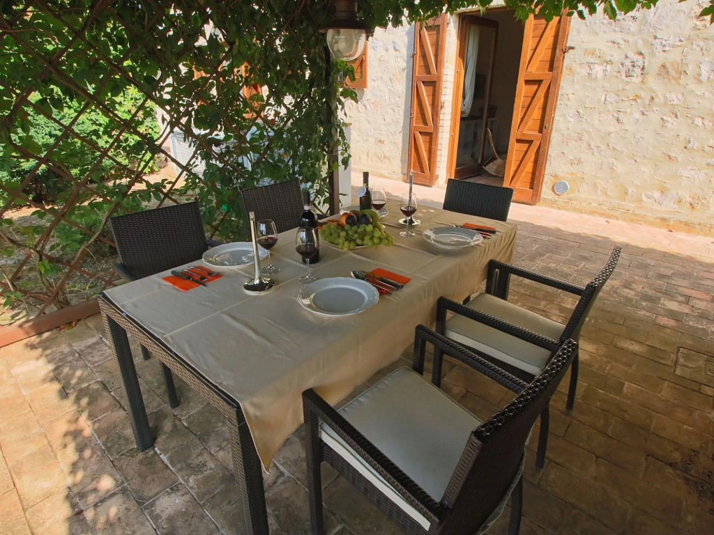 Modern holiday home in Foligno - Loc with pool