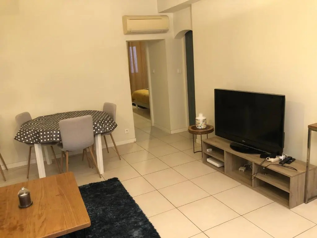 Quartier historique Plein coeur d Ajaccio proche de toutes commodités plage à 150m Grand F2 4 couchages 56 M2