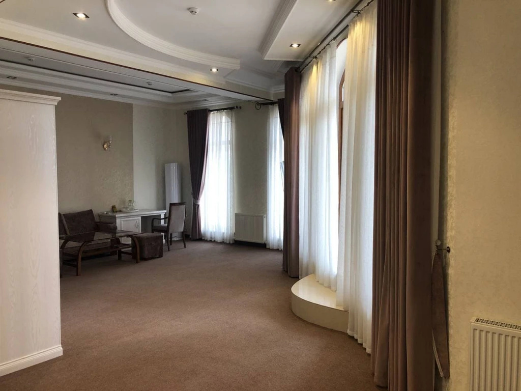 Zirabuloq Hotel