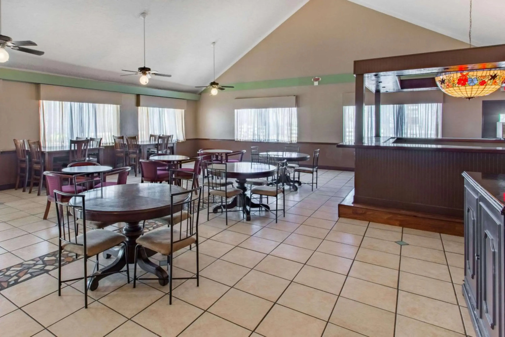 Knights Inn - Plant City