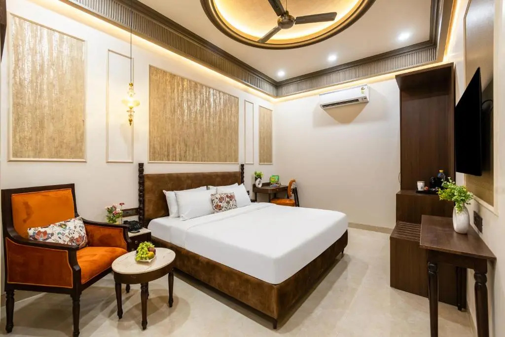 Saltstayz Autograph - Connaught Place