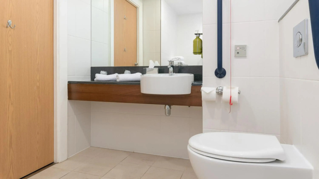 Holiday Inn Express Leigh - Sports Village by IHG