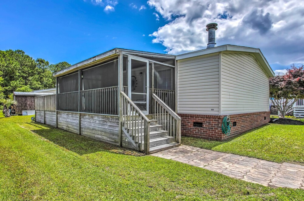 Murrells Inlet Home w/ 2 Screened-in Porches!