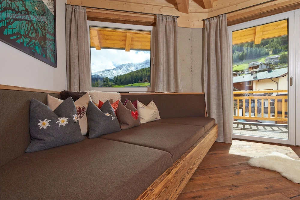 Alpendiamond Ski in & Bike Out apartments Top 200, 400 & penthouse 600