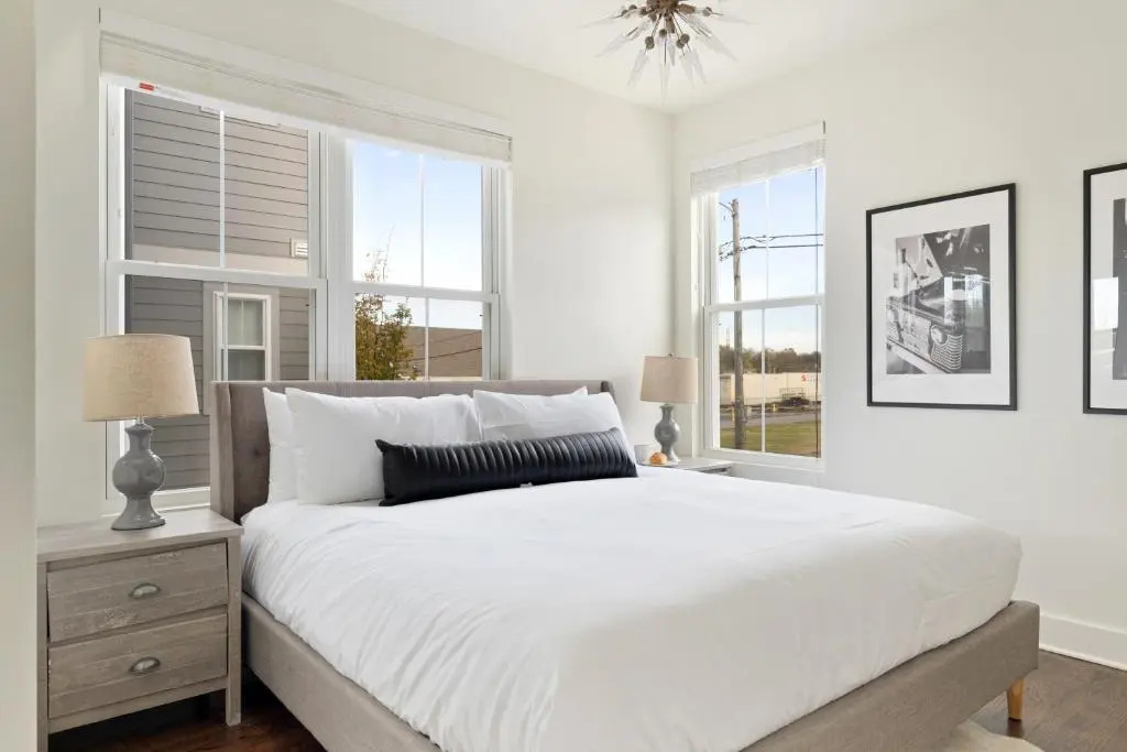 Hart Suite Buyout 1 by Avantstay Two Town House Buyout w/ Modern Amenities in Nashville!