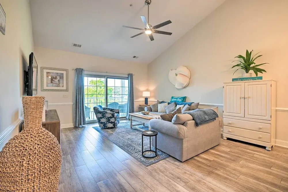 Coastal Myrtle Beach Condo w/ Pool Access!