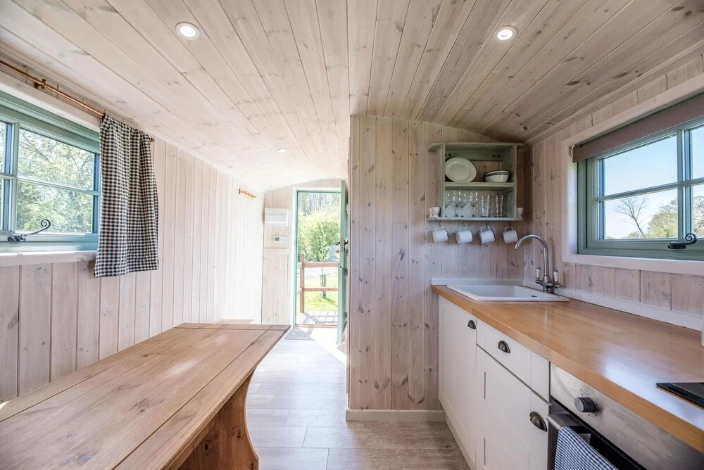 Honeysuckle Farm Hut 7 - Suffolk Farm Holidays