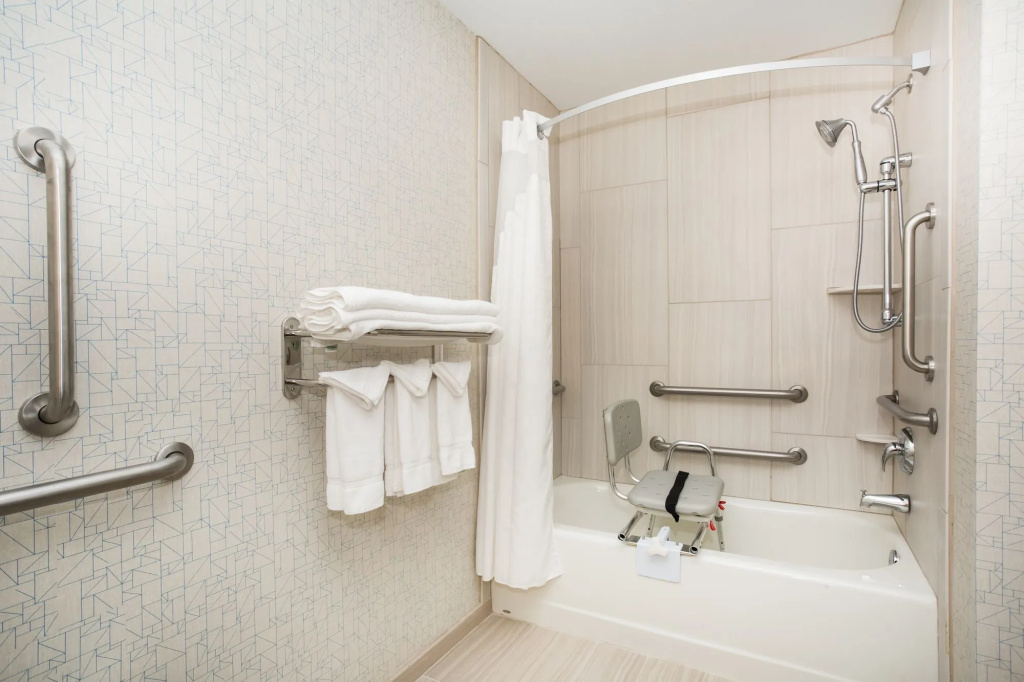 Holiday Inn Express & Suites Ft Collins by IHG