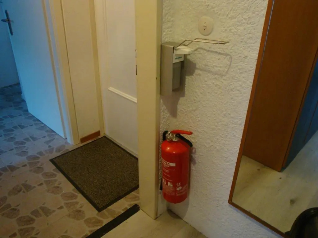 Cenet 1 Zimmer Apartment