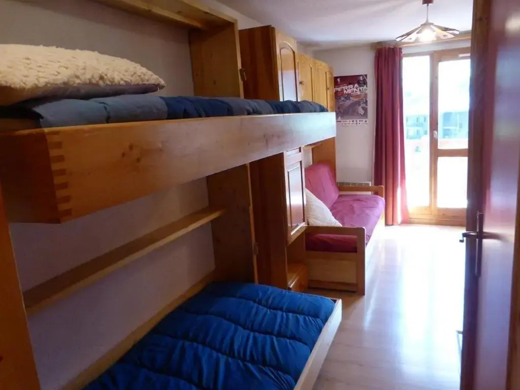 Charmant T2 cabine 4 pers, centre-village, proche pistes et commerces, balcon sud, piscine l'été - FR-1-342-145