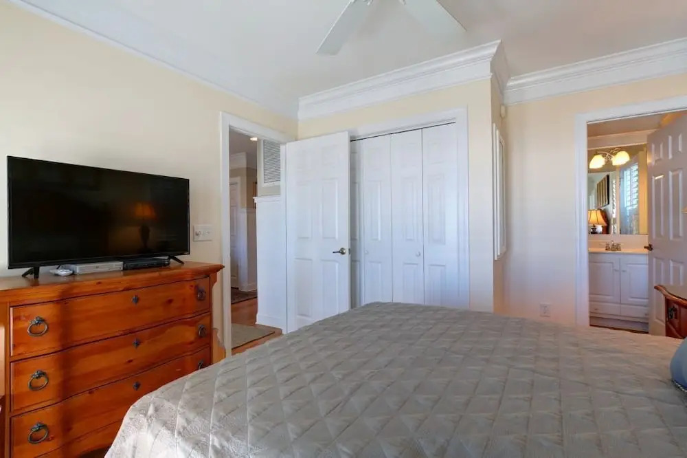 The Seventh Day 6 Bedroom Home by RedAwning