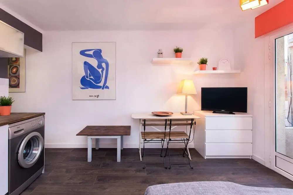 Pleasant Studio With Balcony Close to Camp Nou - Barcelona !