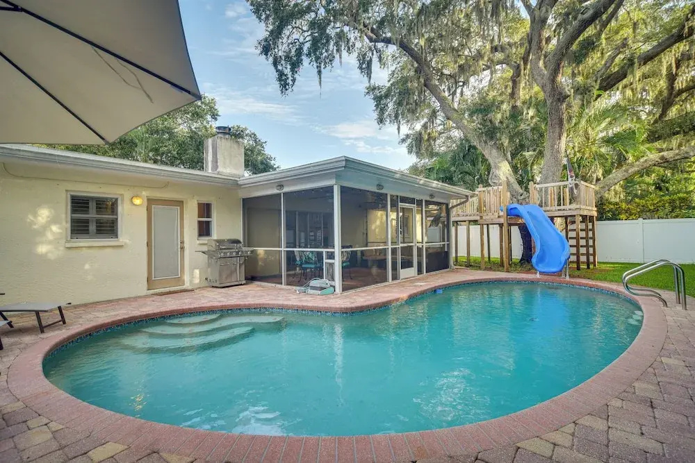 Private Pool, Slide & Treehouse: Largo Retreat