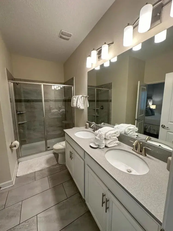 Upstay - Championsgate Home w Hot Tub-pool-cinema