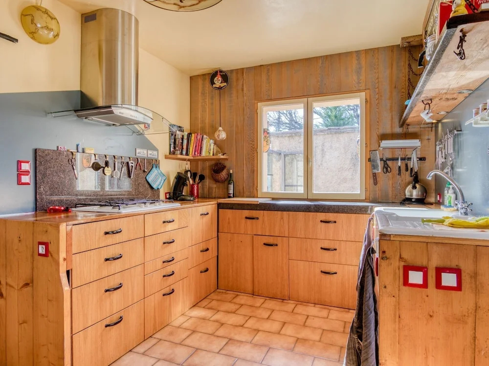 Beautiful Pet-friendly Villa in Régusse With Swimming Pool"