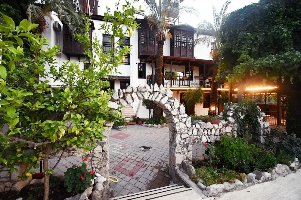 The Moonlight Apart Hotel