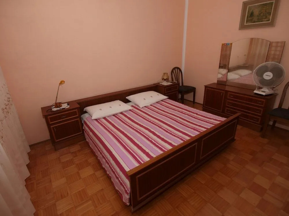 Apartment 752