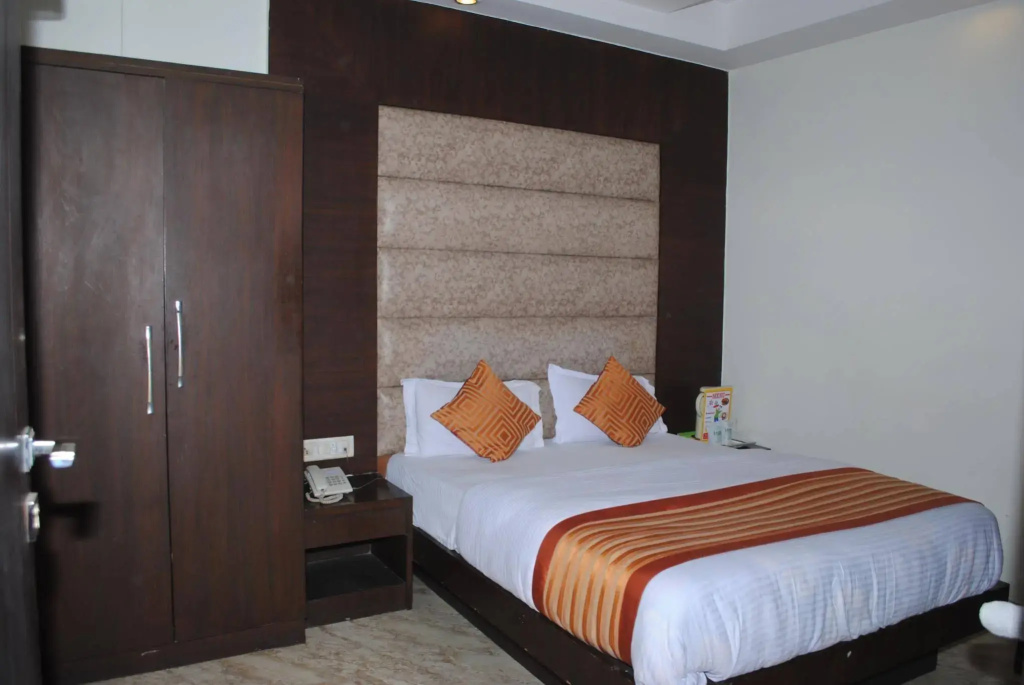 OYO 5987 Seven Seas Inn