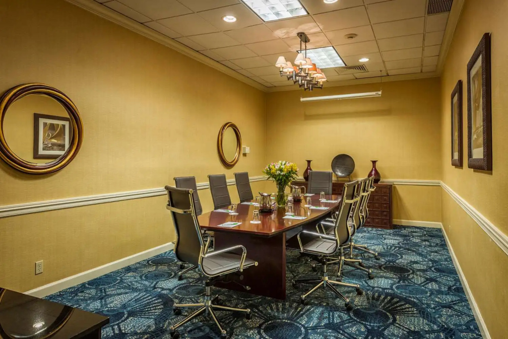 Holiday Inn Cleveland Strongsville Arpt