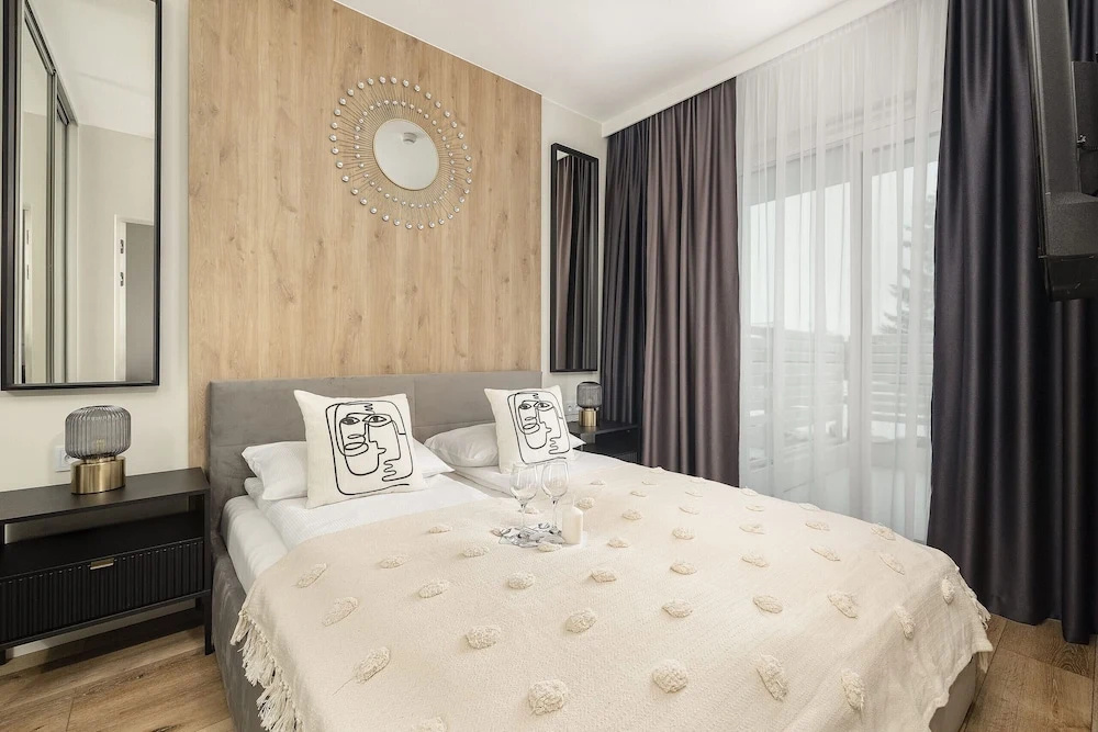 Coast Apartment With Terrace by Renters