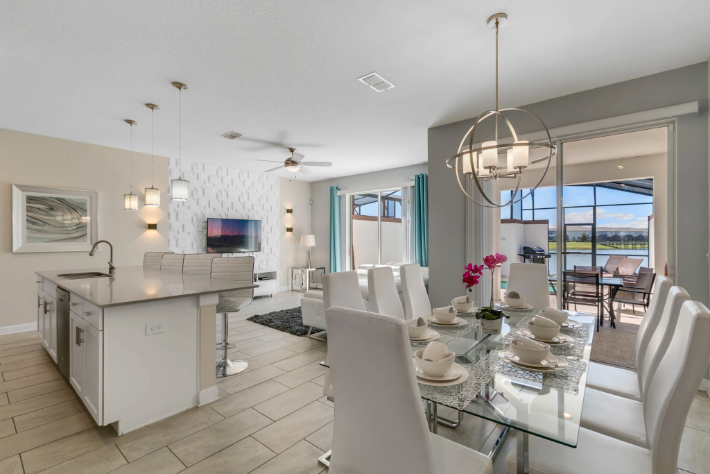4 Bedrooms 3 Bathrooms Storey Lake 4863 RC