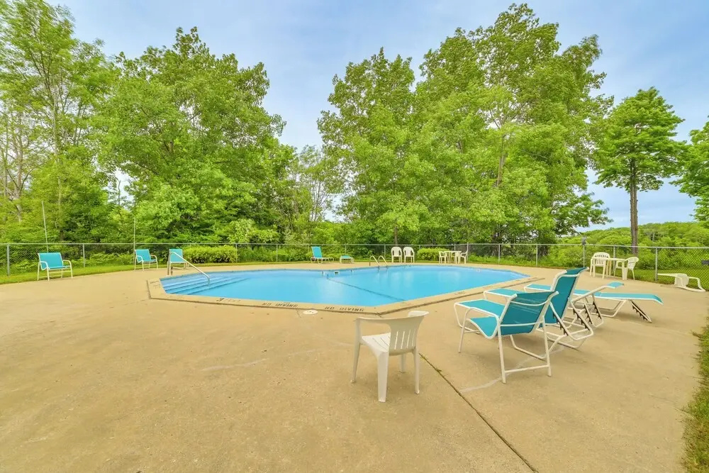 Bellaire Ski Condo: 1 Mi to Summit Mountain!
