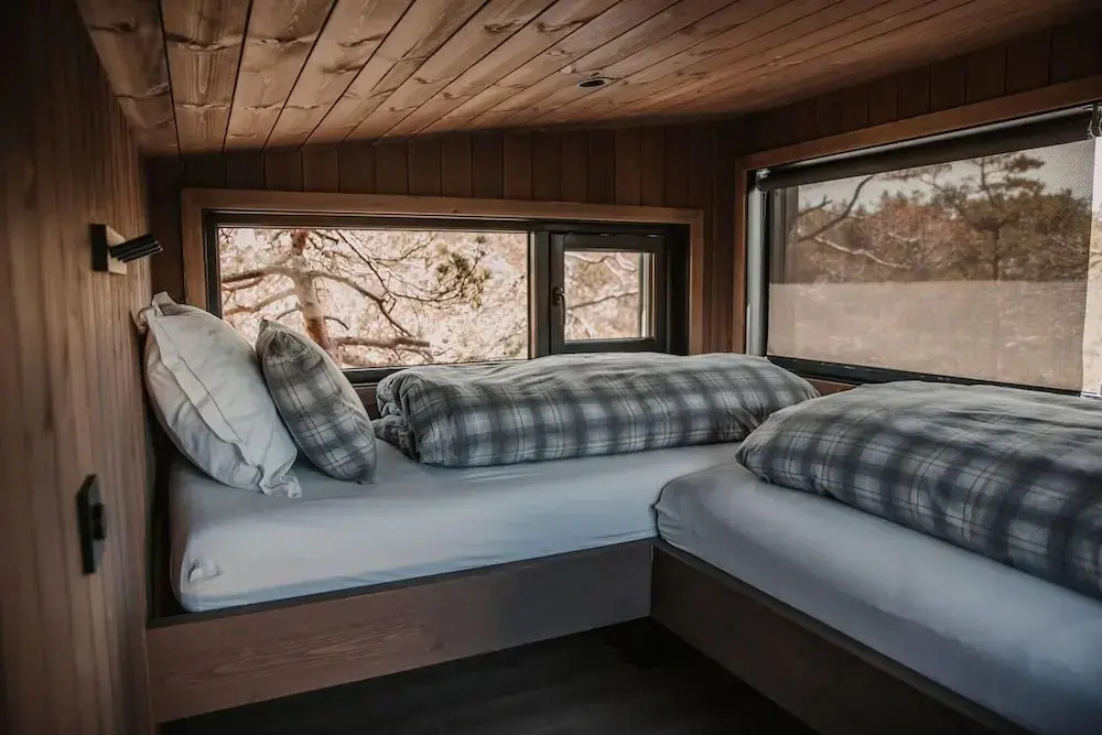 Luxurious Tree Top Cabin by the Lake