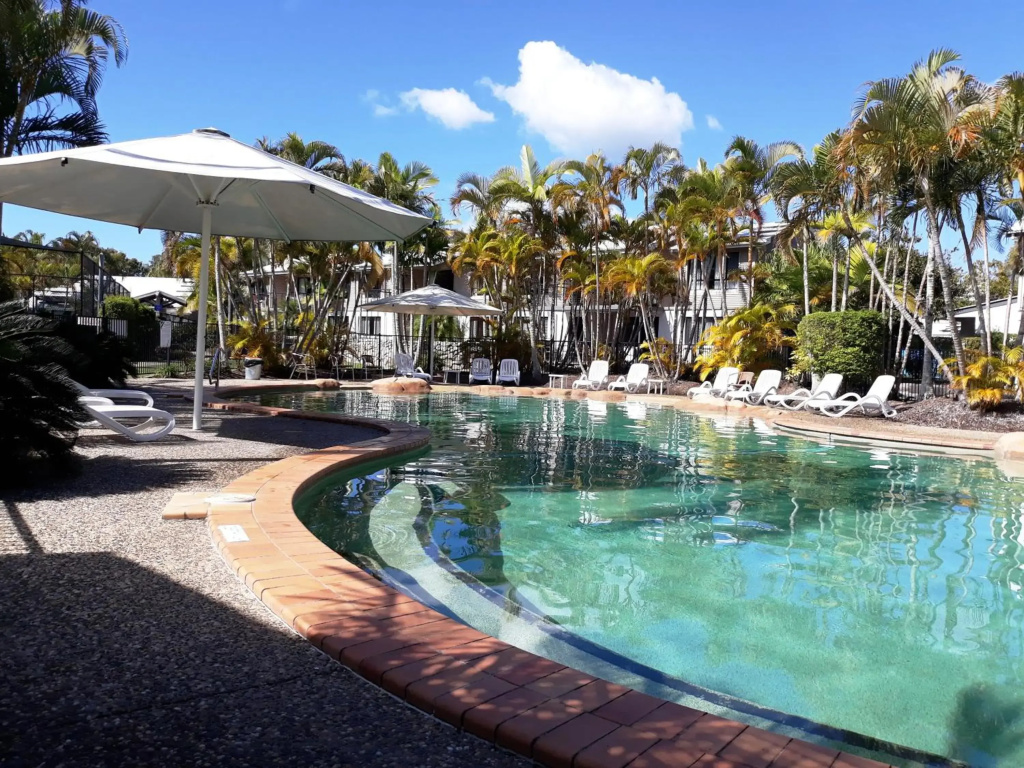 Immaculate 1 bedroom resort holiday unit near Noosa River