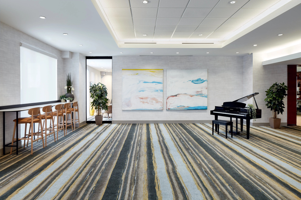 Holiday Inn & Suites Montreal Airport by IHG