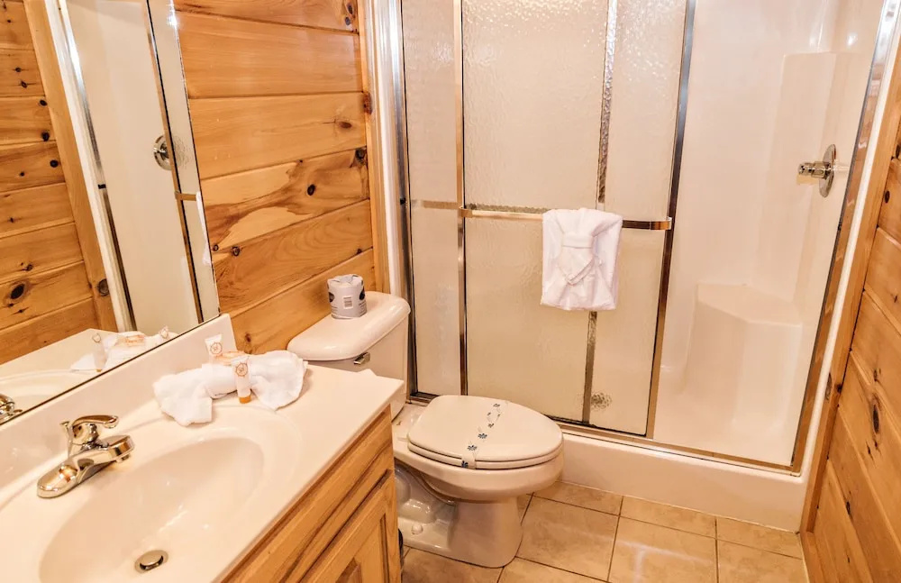 Mountain Lake Lodge 5 Bedrooms 6 Bathrooms Cabin