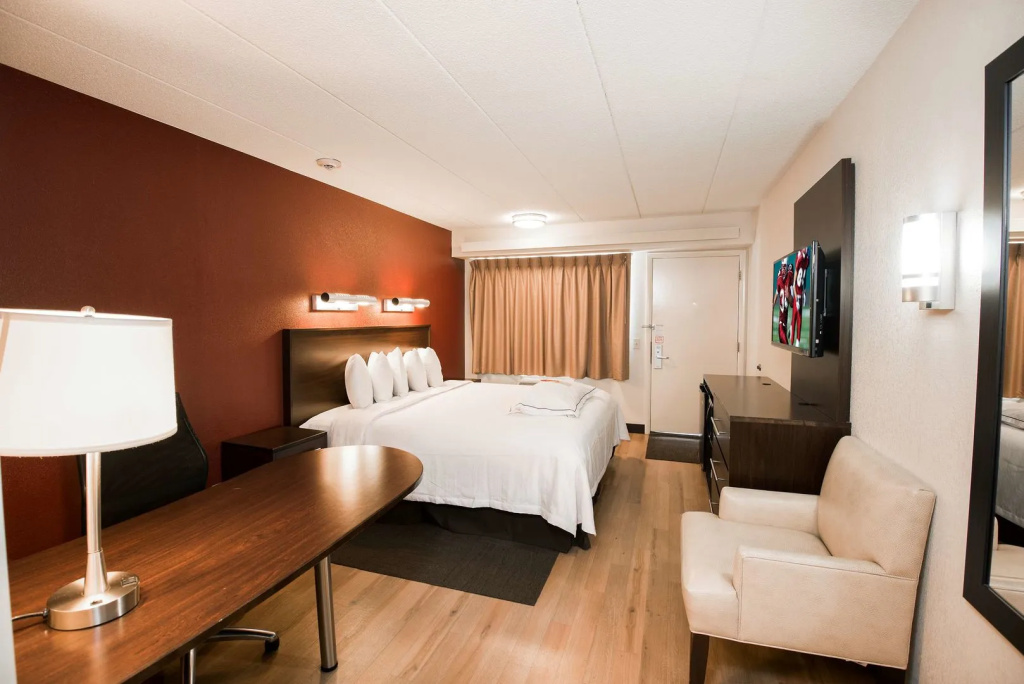 Red Roof Inn PLUS+ Chicago - Willowbrook
